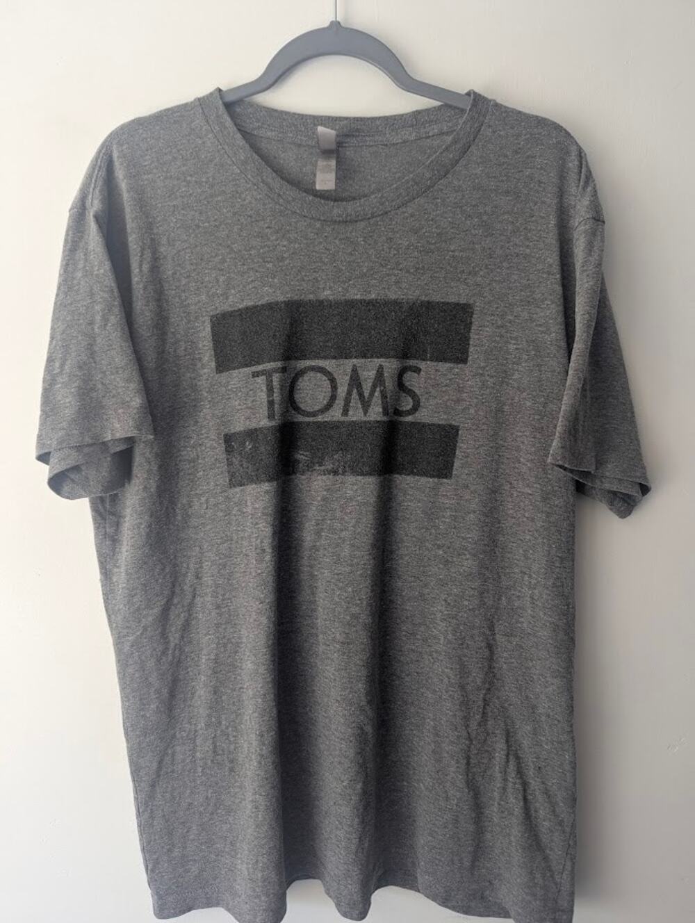 TOMS Logo T-Shirt Men's Large Gray Graphic Short Sleeve Crew Neck Tee